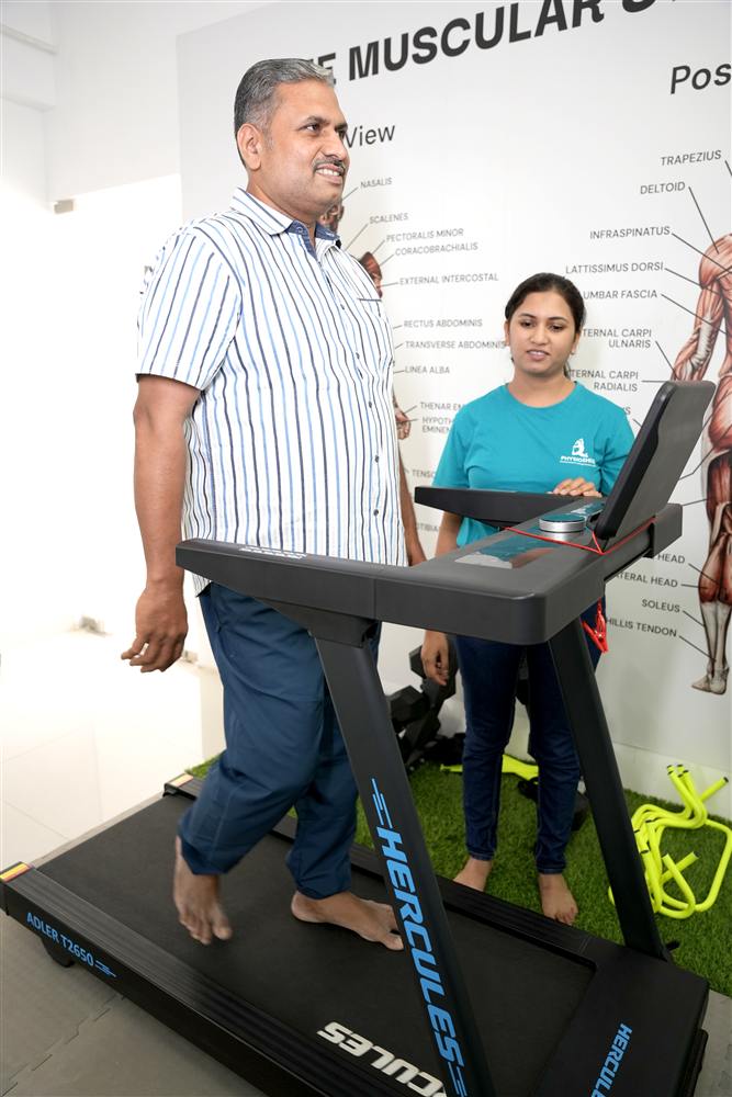 Treadmill gait training session at the PhysioShine rehabilitation centre